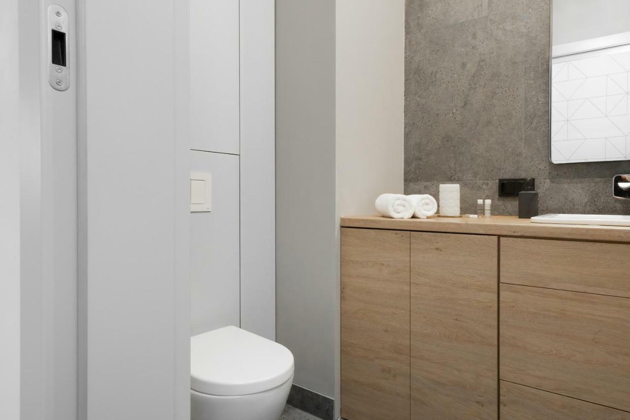 Fort Wola Apartments Warsaw By Noclegi Renters Esterno foto