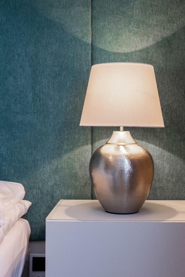 Fort Wola Apartments Warsaw By Noclegi Renters Esterno foto