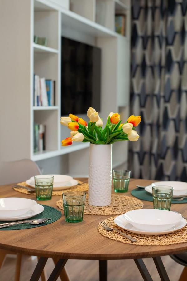 Fort Wola Apartments Warsaw By Noclegi Renters Esterno foto