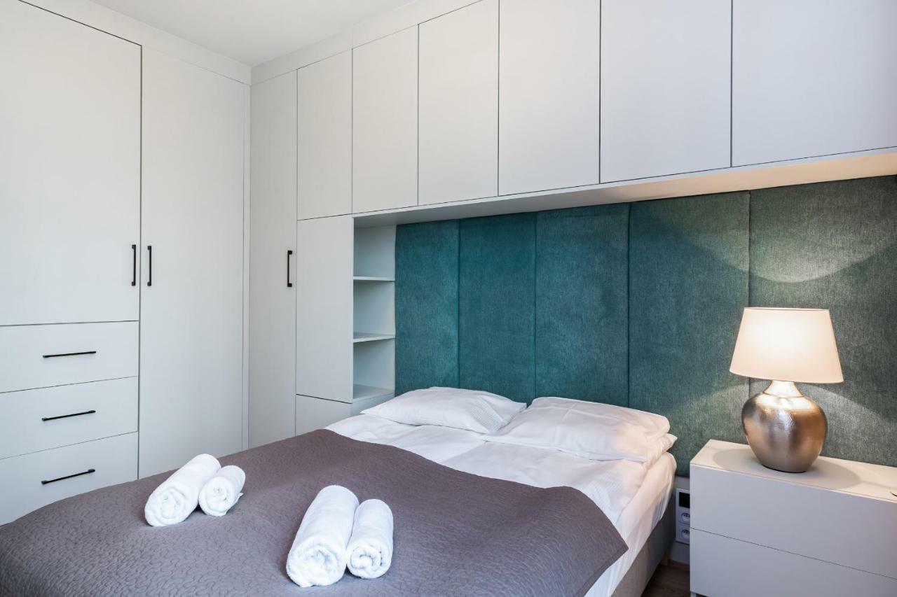 Fort Wola Apartments Warsaw By Noclegi Renters Esterno foto